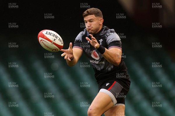 180823 - Wales Captains Run at the Principality Stadium the day before their final Rugby World Cup warm up game against South Africa - Elliot Dee during training