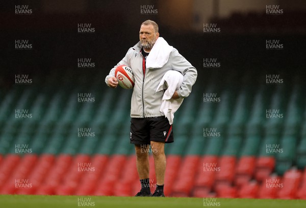 180823 - Wales Captains Run at the Principality Stadium the day before their final Rugby World Cup warm up game against South Africa - Forwards Coach Jonathan Humphreys during training