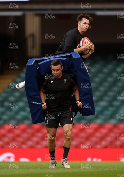 180823 - Wales Captains Run at the Principality Stadium the day before their final Rugby World Cup warm up game against South Africa - Tom Rogers during training
