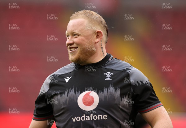 180823 - Wales Captains Run at the Principality Stadium the day before their final Rugby World Cup warm up game against South Africa - Keiron Assiratti during training