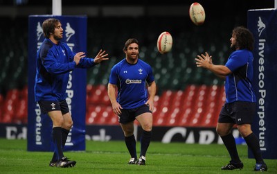 18.11.10 - Wales Rugby Training - Ryan Jones, Huw Bennett and Adam Jones during training. 
