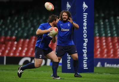 18.11.10 - Wales Rugby Training - Huw Bennett and Adam Jones during training. 