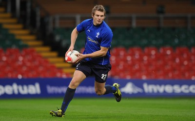 18.11.10 - Wales Rugby Training - Dan Biggar during training. 