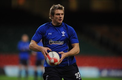 18.11.10 - Wales Rugby Training - Dan Biggar during training. 