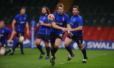 18.11.10 - Wales Rugby Training - Dan Biggar during training. 