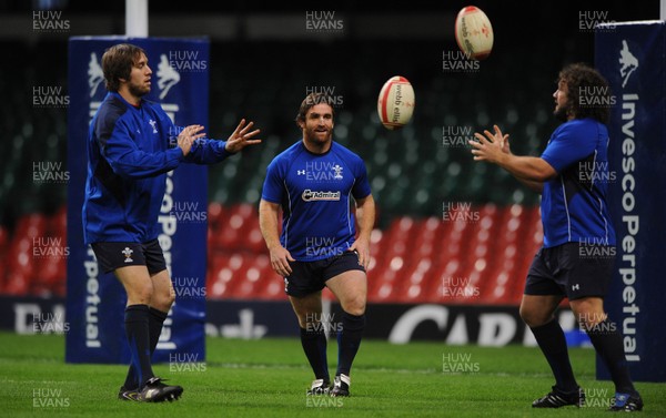 18.11.10 - Wales Rugby Training - Ryan Jones, Huw Bennett and Adam Jones during training. 