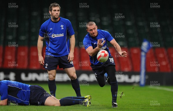 18.11.10 - Wales Rugby Training - Richie Rees during training. 