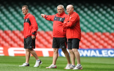 19.08.11 - Wales Rugby Captains Run - Head coach Warren Gatland looks on with assistant coaches Rob Howley and Neil Jenkins(R) during training. 