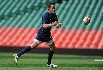 19.08.11 - Wales Rugby Captains Run - Lee Byrne during training. 