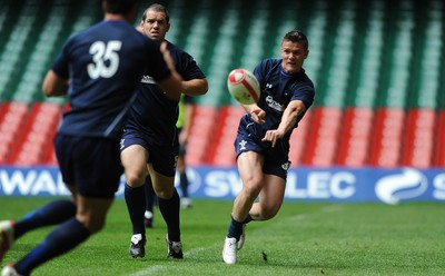 19.08.11 - Wales Rugby Captains Run - Tavis Knoyle during training. 
