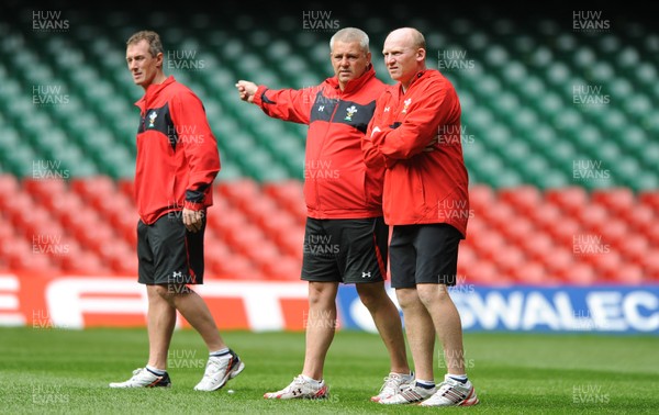 19.08.11 - Wales Rugby Captains Run - Head coach Warren Gatland looks on with assistant coaches Rob Howley and Neil Jenkins(R) during training. 