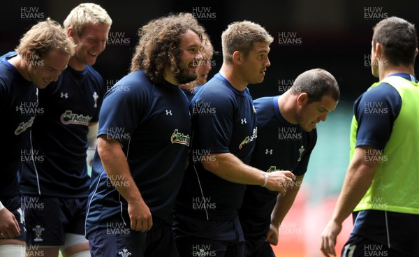 19.08.11 - Wales Rugby Captains Run - Adam Jones, Richard Hibbard and Paul James during training. 