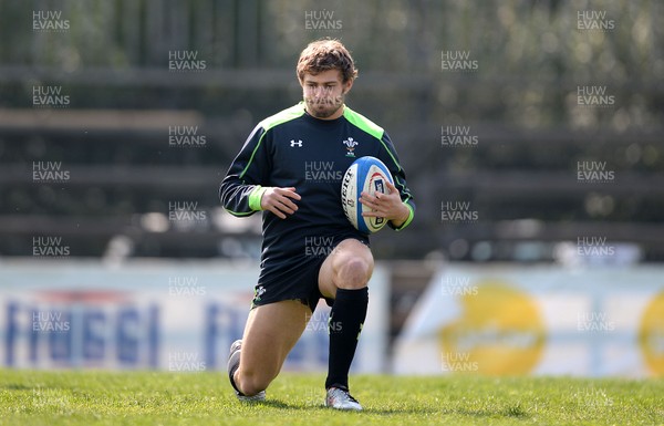 200315 - Wales Rugby Training -Leigh Halfpenny during training