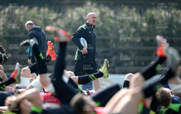 200315 - Wales Rugby Training -Shaun Edwards during training