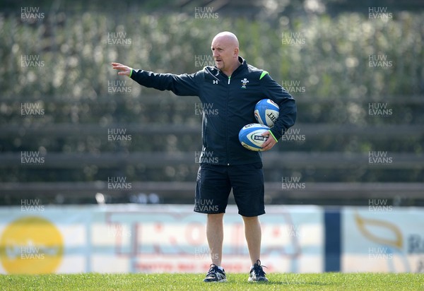 200315 - Wales Rugby Training -Shaun Edwards during training