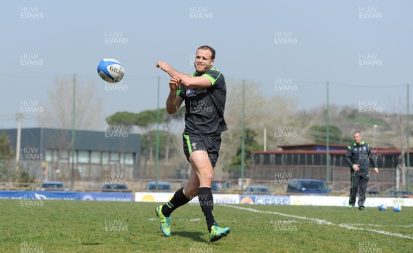 200315 - Wales Rugby Training -Jamie Roberts during training