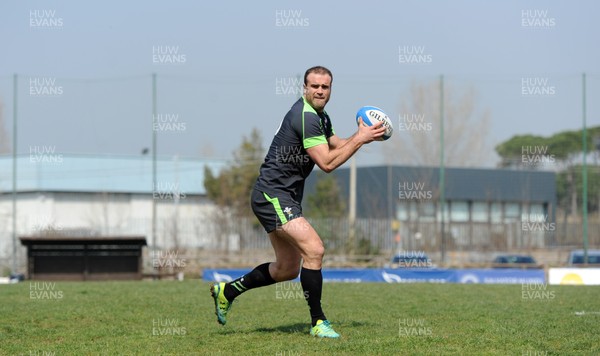 200315 - Wales Rugby Training -Jamie Roberts during training