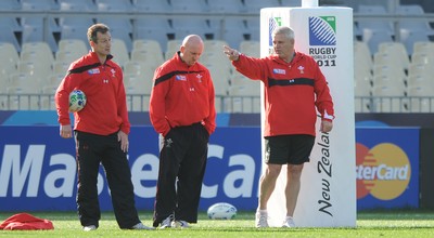 20.10.11 - Wales Rugby Captains Run - (L-R)Attack coach Rob Howley, Defence coach Shaun Edwards and Head coach Warren Gatland during training. 
