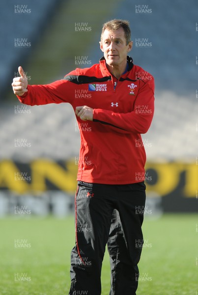 20.10.11 - Wales Rugby Captains Run - Attack coach Rob Howley  during training. 