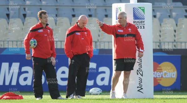 20.10.11 - Wales Rugby Captains Run - (L-R)Attack coach Rob Howley, Defence coach Shaun Edwards and Head coach Warren Gatland during training. 