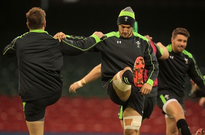 211114 - Wales Rugby Captains Run - Sam Warburton during training