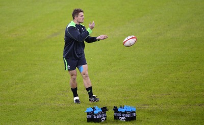 211114 - Wales Rugby Training -Jonathan Davies during training