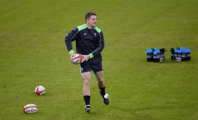 211114 - Wales Rugby Training -Jonathan Davies during training