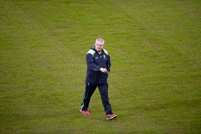 211114 - Wales Rugby Training -Warren Gatland during training