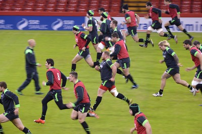 211114 - Wales Rugby Training -Samson Lee during training