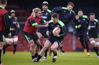 211114 - Wales Rugby Training -Jonathan Davies during training