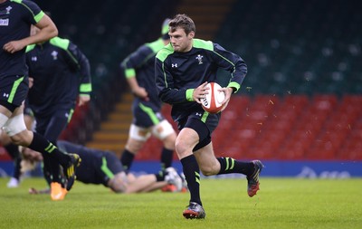 211114 - Wales Rugby Training -Dan Biggar during training