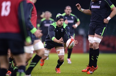 211114 - Wales Rugby Training -Sam Warburton during training