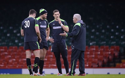 211114 - Wales Rugby Training -Warren Gatland talks to Alex Cuthbert, Jamie Roberts and George North during training