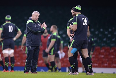 211114 - Wales Rugby Training -Warren Gatland talks to Jamie Roberts and George North during training