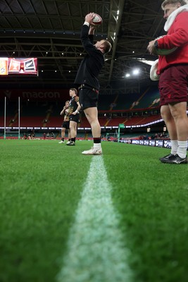 211125 - Wales Rugby Captains Run ahead of the New Zealand game tomorrow - Dewi Lake during training