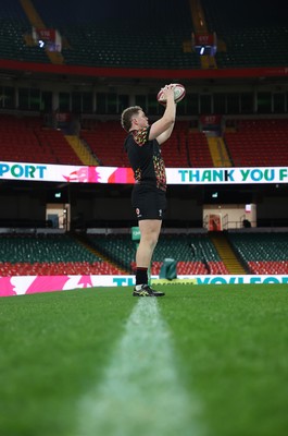 211125 - Wales Rugby Captains Run ahead of the New Zealand game tomorrow - Brodie Coghlan during training