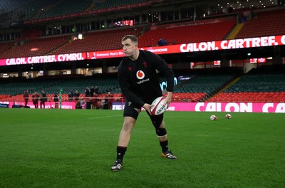 211125 - Wales Rugby Captains Run ahead of the New Zealand game tomorrow - Morgan Morse during training