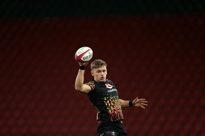 211125 - Wales Rugby Captains Run ahead of the New Zealand game tomorrow - Alex Mann during training