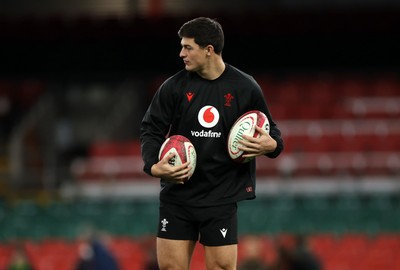 211125 - Wales Rugby Captains Run ahead of the New Zealand game tomorrow - Louis Rees-Zammit during training