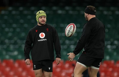 211125 - Wales Rugby Captains Run ahead of the New Zealand game tomorrow - Harri Deaves during training