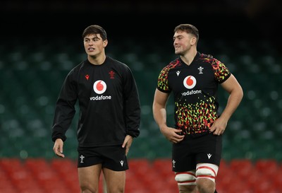 211125 - Wales Rugby Captains Run ahead of the New Zealand game tomorrow - Louis Rees-Zammit and Freddie Thomas during training
