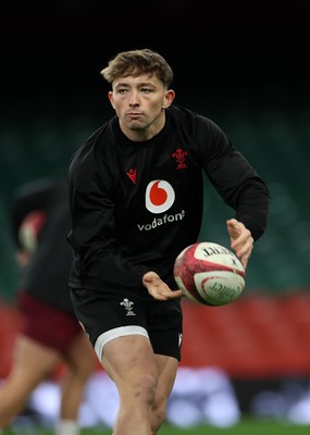 211125 - Wales Rugby Captains Run ahead of the New Zealand game tomorrow - Dan Edwards during training