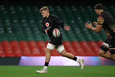211125 - Wales Rugby Captains Run ahead of the New Zealand game tomorrow - Taine Plumtree during training