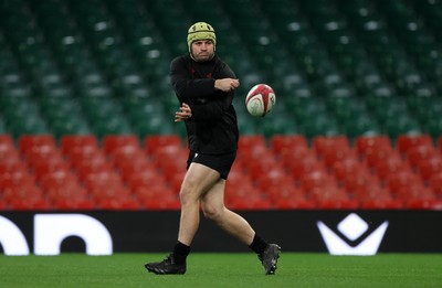 211125 - Wales Rugby Captains Run ahead of the New Zealand game tomorrow - Harri Deaves during training