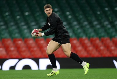211125 - Wales Rugby Captains Run ahead of the New Zealand game tomorrow - Joe Hawkins during training