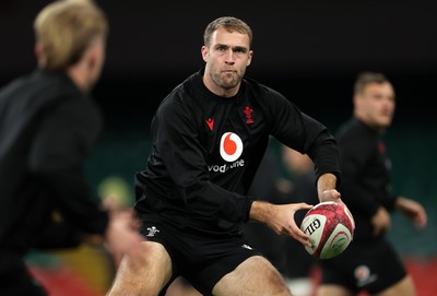 211125 - Wales Rugby Captains Run ahead of the New Zealand game tomorrow - Max Llewellyn during training