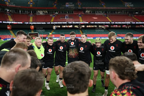 211125 - Wales Rugby Captains Run ahead of the New Zealand game tomorrow - Wales team huddle