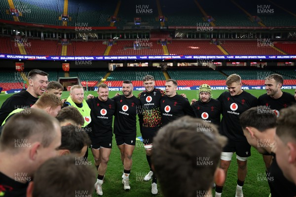 211125 - Wales Rugby Captains Run ahead of the New Zealand game tomorrow - Wales team huddle