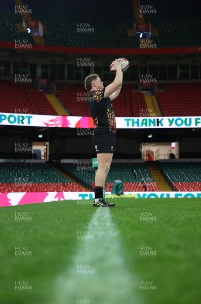 211125 - Wales Rugby Captains Run ahead of the New Zealand game tomorrow - Brodie Coghlan during training