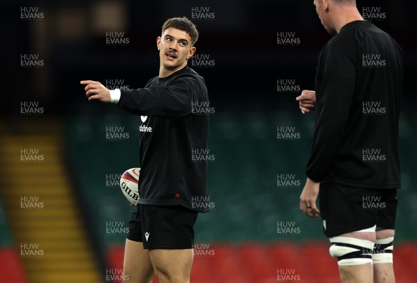 211125 - Wales Rugby Captains Run ahead of the New Zealand game tomorrow - Joe Hawkins during training